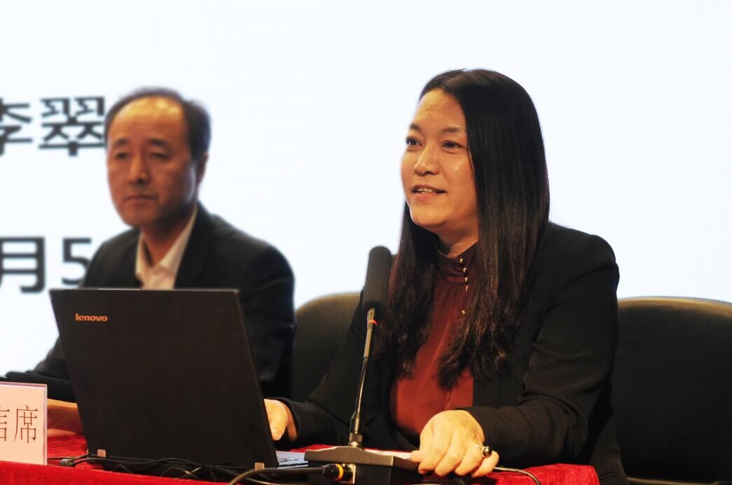 省十二次党代会代表、经济管理学院院长李翠霞传达省十二次党代会精神